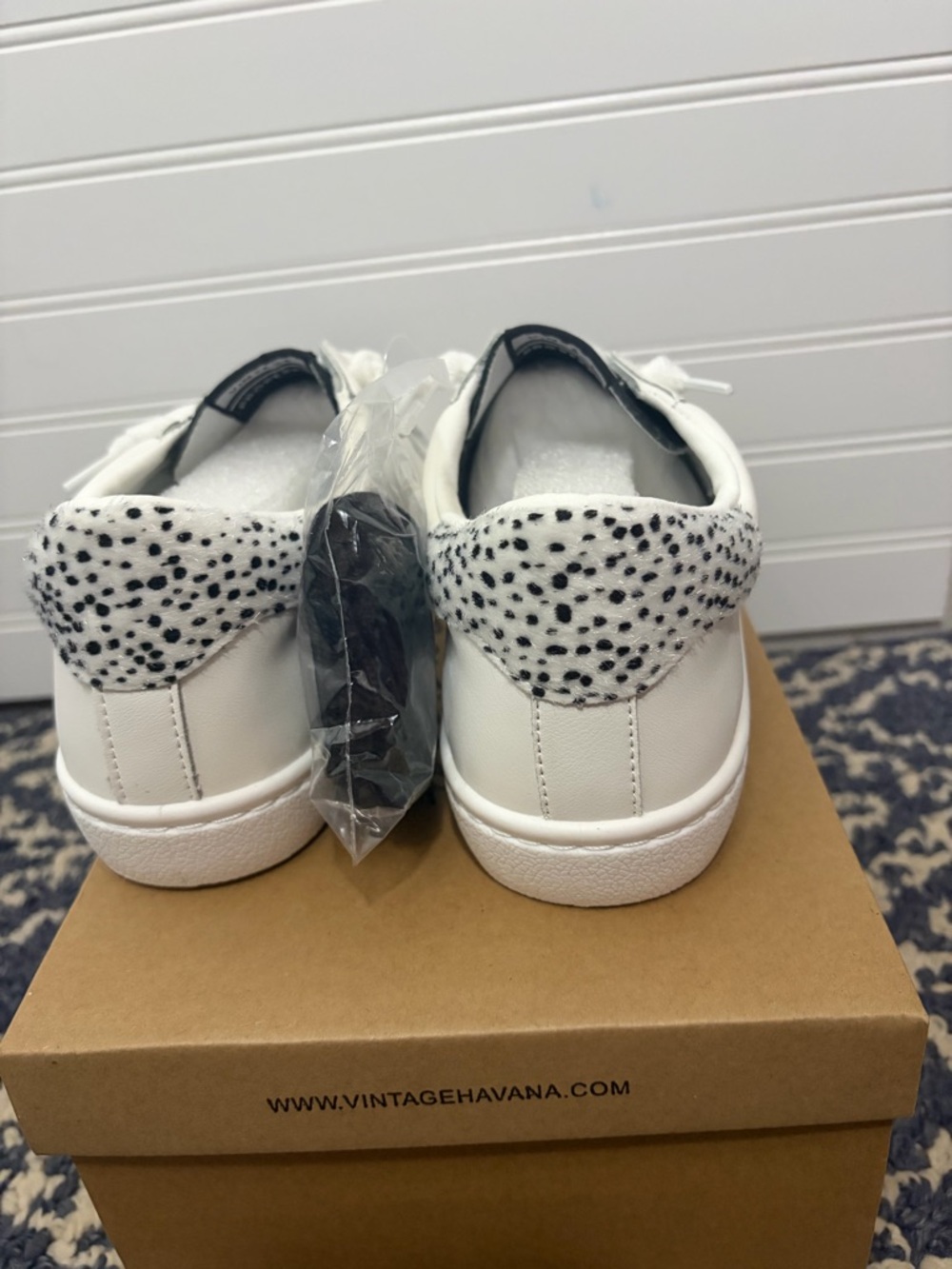 NWT- Vintage Havana White Sneakers with Black Toe and Gold Star Accent - Picture 4 of 8